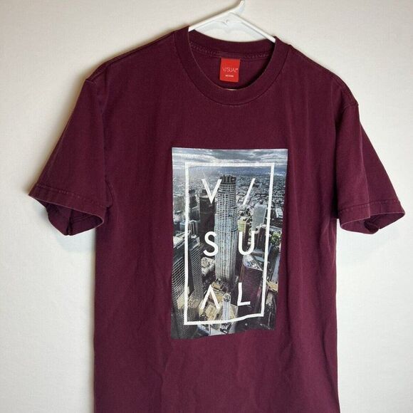 Visual V/SUAL Graphic Cityscape Men’s Maroon T-shirt Size Medium - Picture 1 of 4